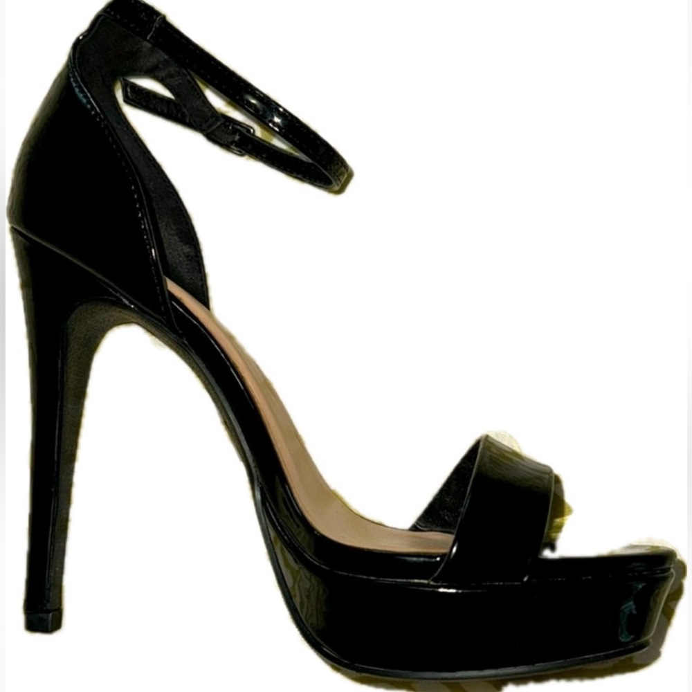 Heart In D Black Patent Leather Strappy stilettos